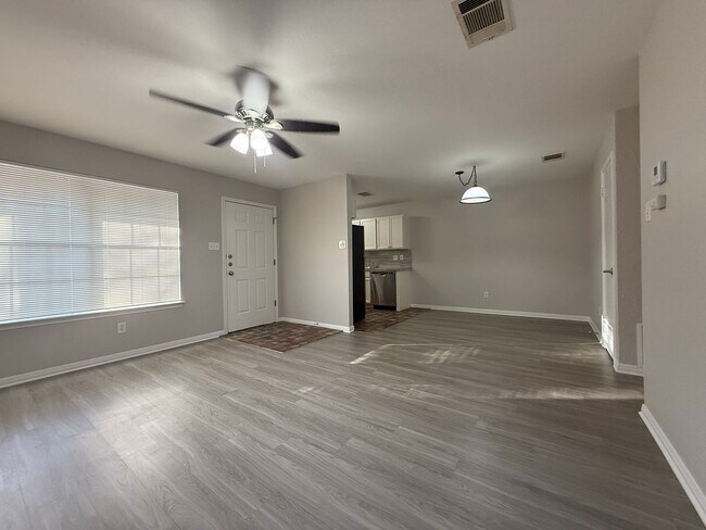 1904 Alex Ave Austin, TX 78728 photo 4