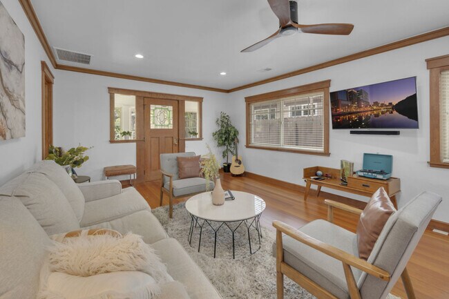 1072 Johnson Ave San Diego, CA 92103 photo 2