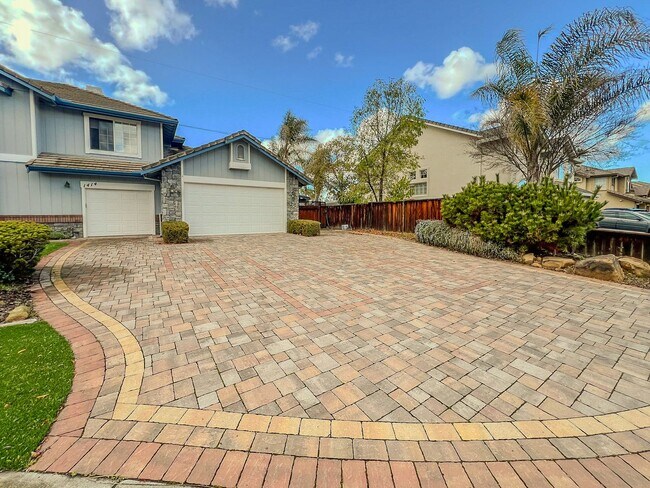 Charming Four Bedroom, Two-and-a-Half Bath House photo 2
