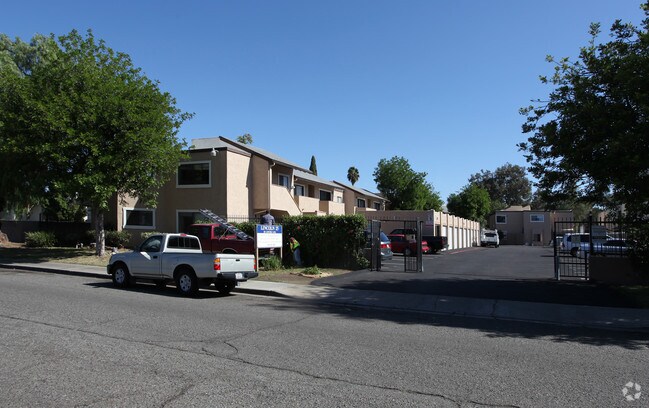 351 S Lincoln Ave photo 3