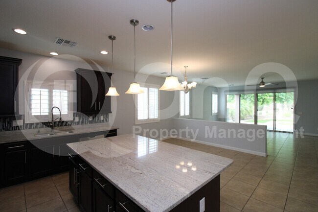 7562 W Tierra Buena Ln Peoria, AZ 85382 photo 4