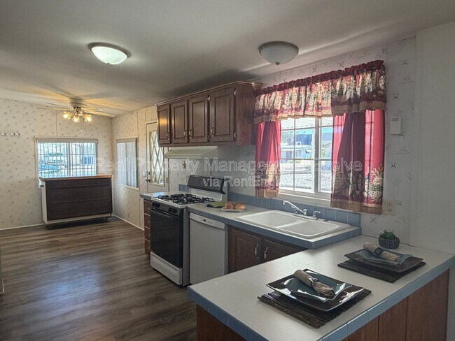 1514 E Muriel Dr Phoenix, AZ 85022 photo 5