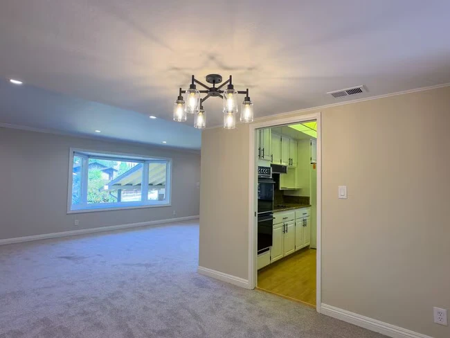 12260 Vía Roncole Saratoga, CA 95070 photo 5