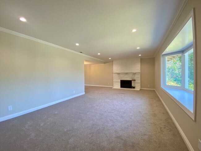 12260 Vía Roncole Saratoga, CA 95070 photo 3