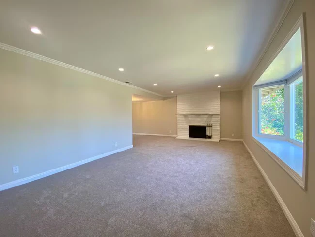 12260 Vía Roncole Saratoga, CA 95070 photo 3