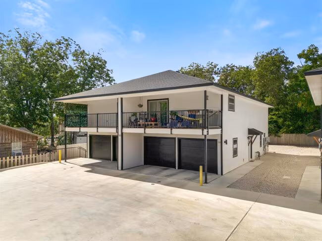 313 Mill St San Marcos, TX 78666 photo 2