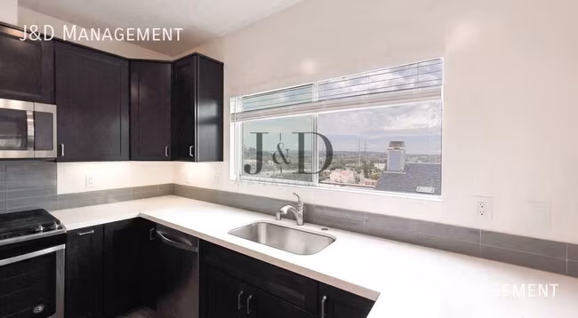 1134-1148 Fresno St San Diego, CA 92110 photo 2