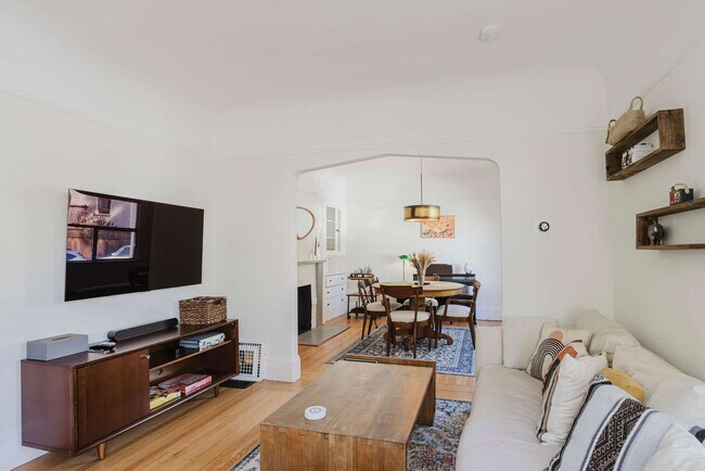3791 Latimer Pl Oakland, CA 94609 photo 4