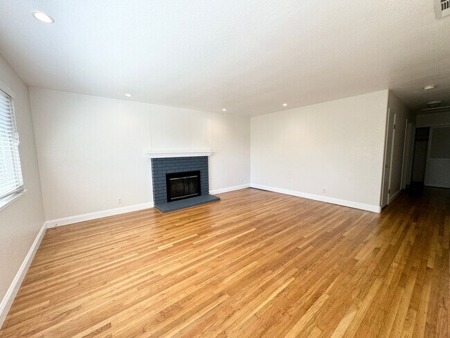 Perfect Shape Single Family Home in Dublin photo 2