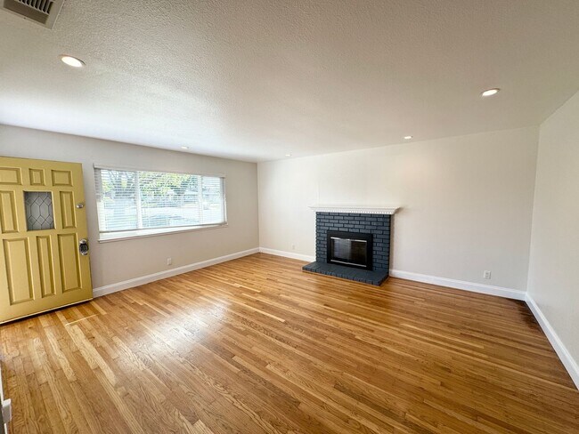 Perfect Shape Single Family Home in Dublin photo 3