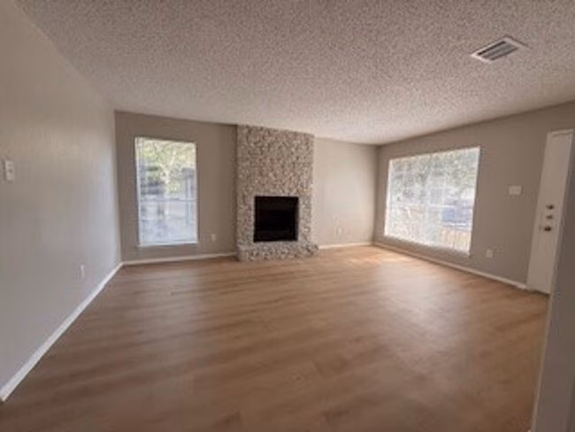 2202 Donahue Ln Austin, TX 78744 photo 2
