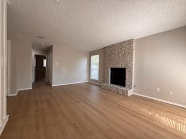 2202 Donahue Ln Austin, TX 78744 photo 3