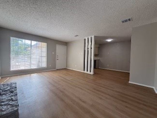 2202 Donahue Ln Austin, TX 78744 photo 4