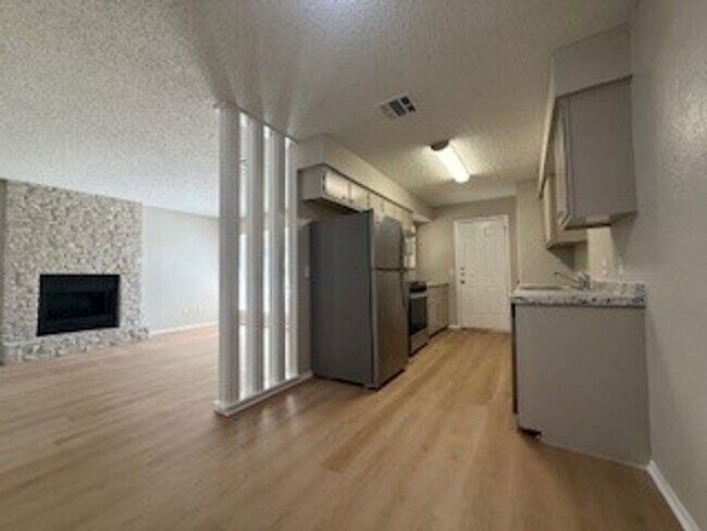 2202 Donahue Ln Austin, TX 78744 photo 5