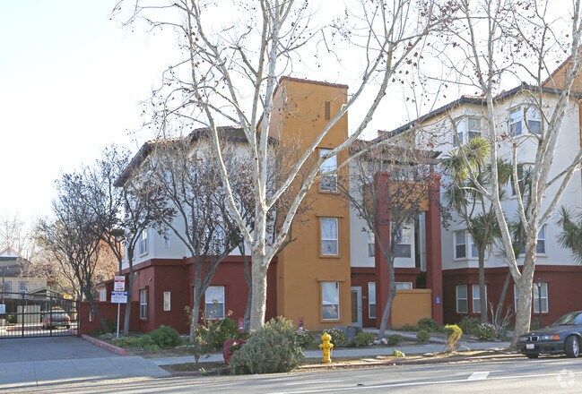 Apartments on E Reed Street · San Jose photo 2