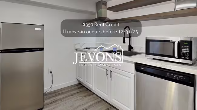 630 N Skyline Dr Tacoma, WA 98406 photo 2