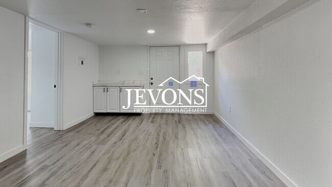 630 N Skyline Dr Tacoma, WA 98406 photo 4