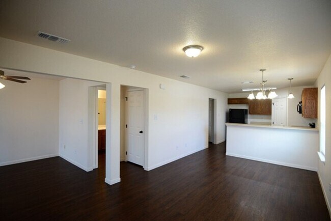 6701 University Village Way Killeen, TX 76549 photo 4
