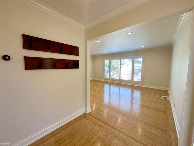 126 San Anselmo Ave S San Bruno, CA 94066 photo 2