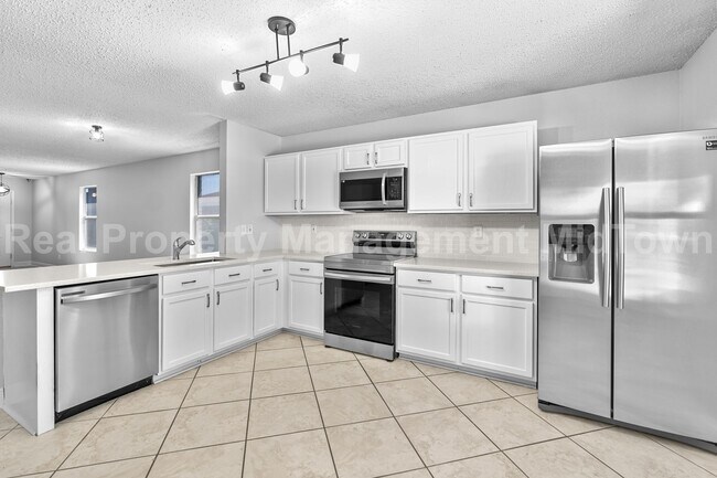 1014 Mazourka Drive, Arlington, TX 76001 photo 3