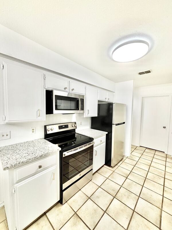 2123 Mistletoe Ave Fort Worth, TX 76110 photo 3