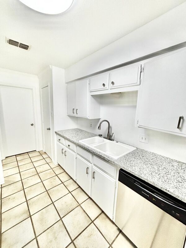 2123 Mistletoe Ave Fort Worth, TX 76110 photo 4