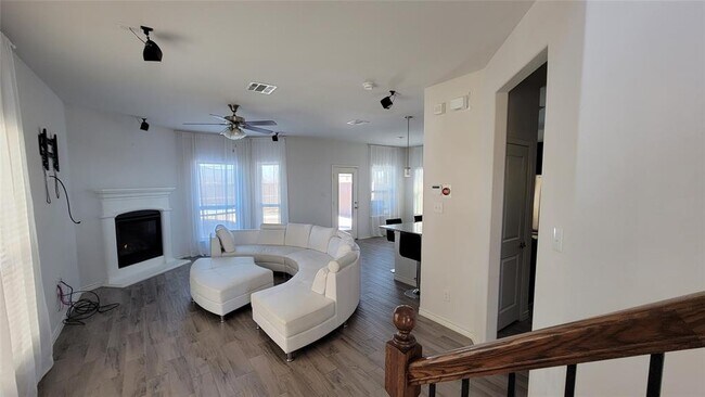 10040 Eagle Pass Pl McKinney, TX 75071 photo 2