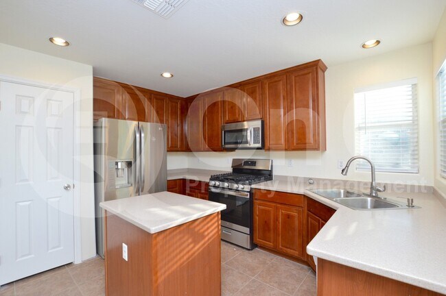 1244 East Marcella Lane, Gilbert, AZ 85295 photo 2
