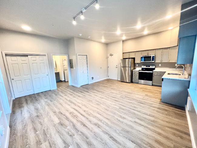 2330 Yakima Ct Tacoma, WA 98405 photo 2