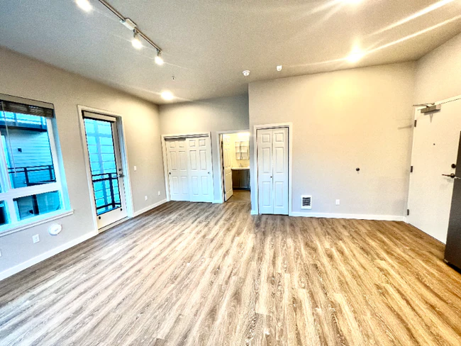 2330 Yakima Ct Tacoma, WA 98405 photo 5