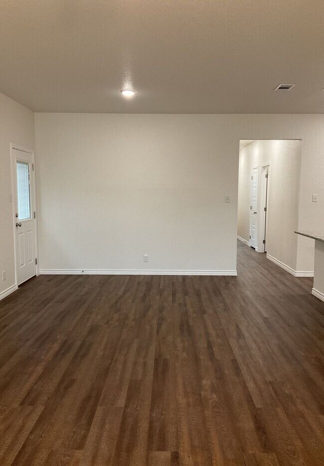 1109 Carlsberg Dr Killeen, TX 76549 photo 4