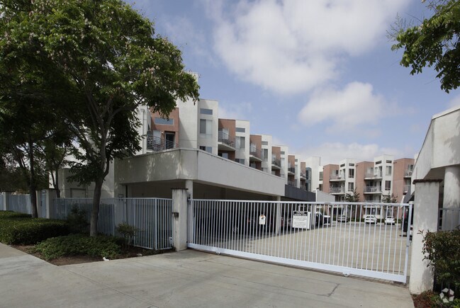Lexington Square - 62+ Age - Waitlisted - Income Restricted photo 2