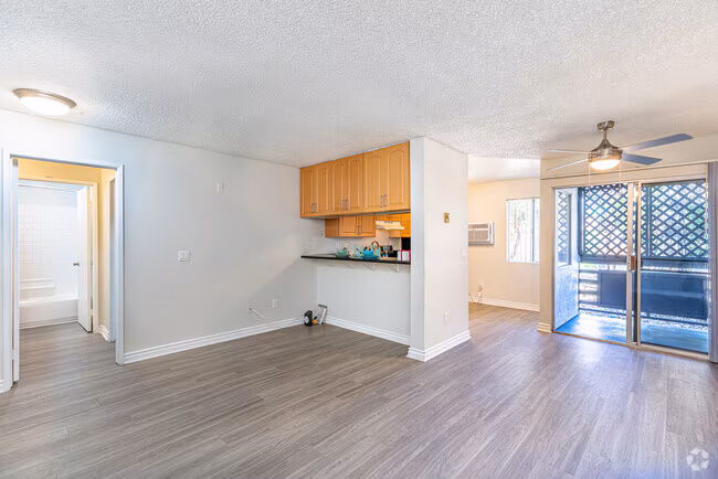 Chateau Spring Hill Apartments photo 5