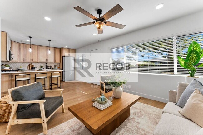 4286 Samoset Ave San Diego, CA 92117 photo 2