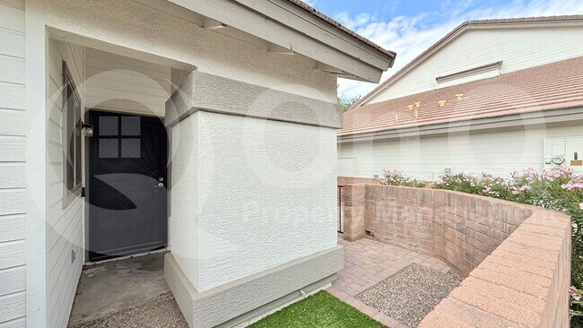 2201 N Comanche Dr Chandler, AZ 85224 photo 2