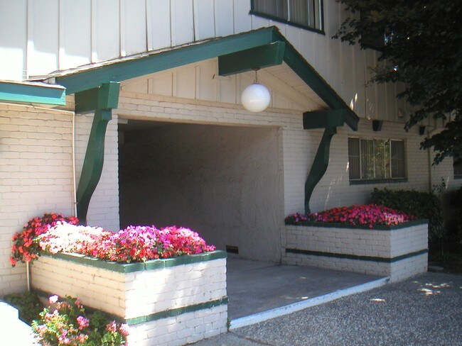 One Hamilton West Apartments photo 3