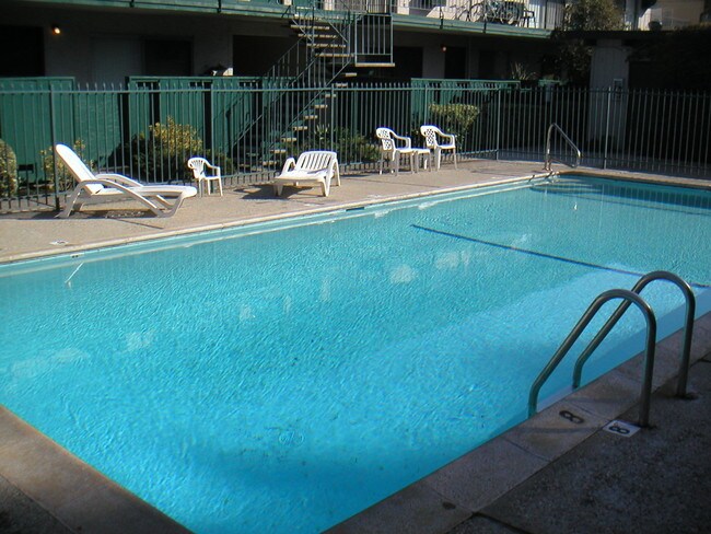 One Hamilton West Apartments photo 2