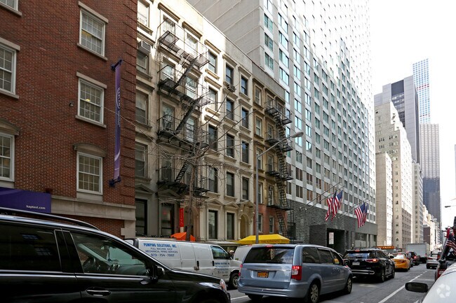 127 W 56th St New York, NY 10019 photo 4