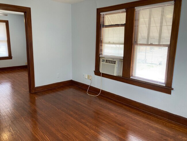 1707 Sidney Street, Houston, TX 77023 photo 2