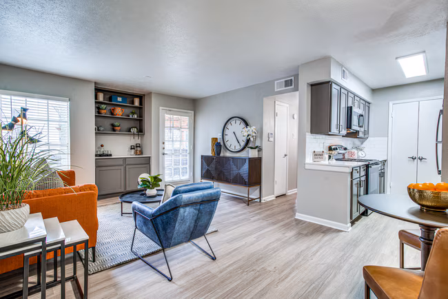 Richmond Apartments photo 4