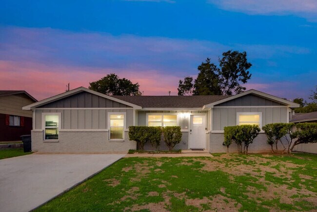 1203 Andrews St Arlington, TX 76011 photo 5
