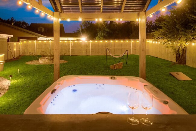 1203 Andrews St Arlington, TX 76011 photo 4