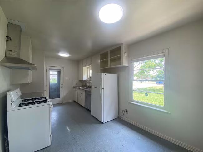 1609 Matthews Ln Austin, TX 78745 photo 5