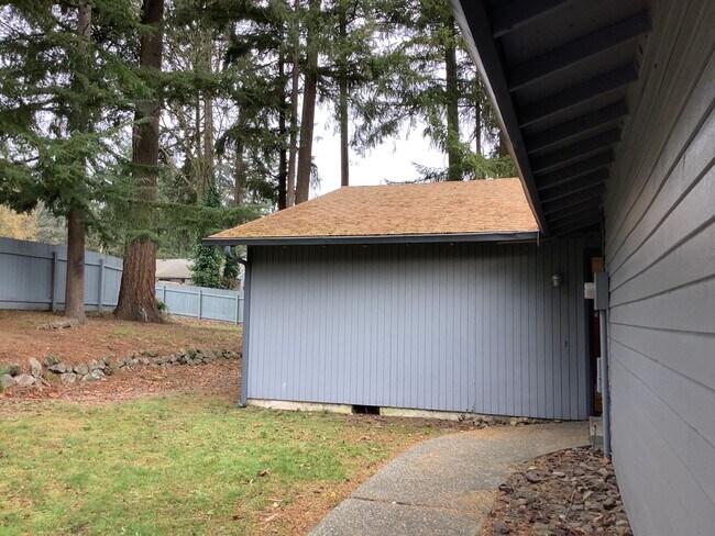 5108 Hideaway Ln Bremerton, WA 98312 photo 4