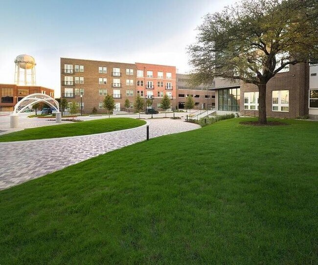 260 Davis St McKinney, TX 75069 photo 2
