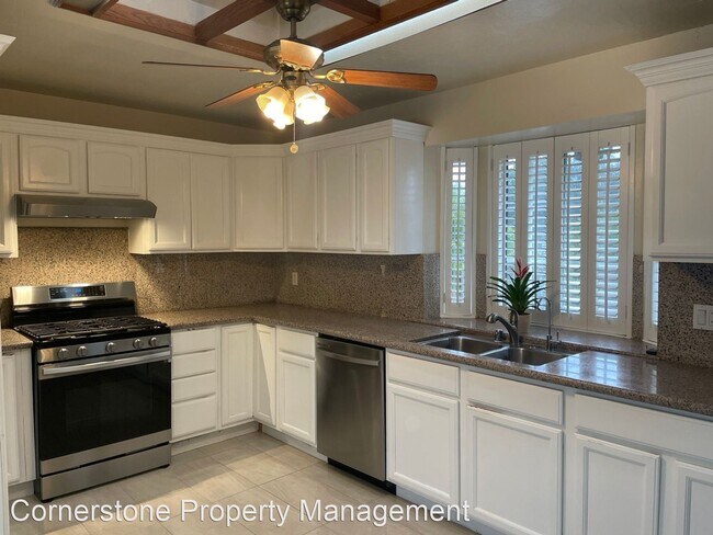 5584 Dartmouth Dr photo 2