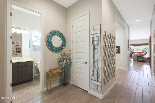 18233 N 66th Way Phoenix, AZ 85054 photo 5