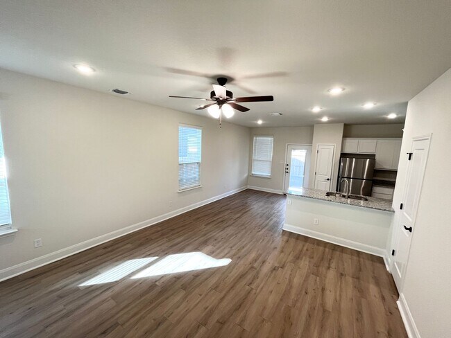 10325 Lynwood Vlg San Antonio, TX 78245 photo 3
