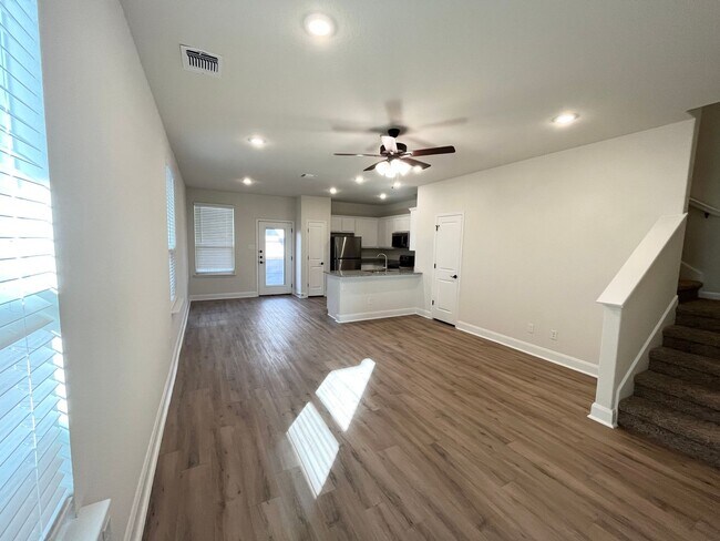 10325 Lynwood Vlg San Antonio, TX 78245 photo 2