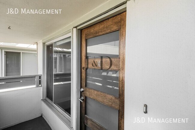 6245 Stanley Ave San Diego, CA 92115 photo 2